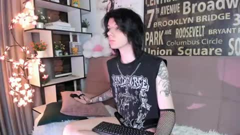 Snapshot of lunaroffset chatting on 06.11.26 Matthew online show from 06.11.26