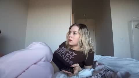 Snapshot of lunarose17 chatting on 01.17.26 lunarose17 online show from 01.17.26