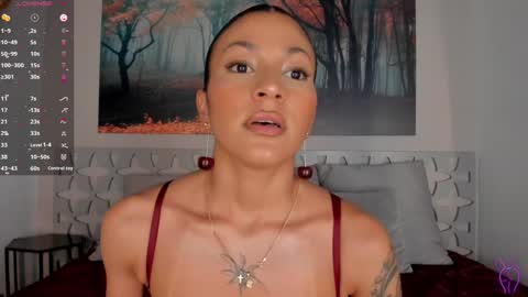 Snapshot of lunaruso chatting on 01.12.25 Luna Ruso online show from 01.12.25