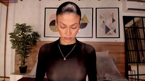 Snapshot of lunaruso chatting on 09.20.25 Luna Ruso online show from 09.20.25