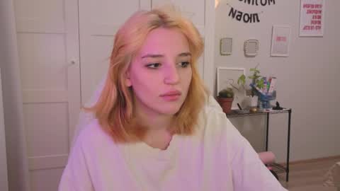 Snapshot of lunatale chatting on 02.04.26 Kate online show from 02.04.26