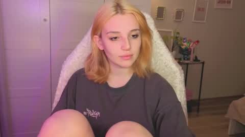 Snapshot of lunatale chatting on 02.06.26 Kate online show from 02.06.26