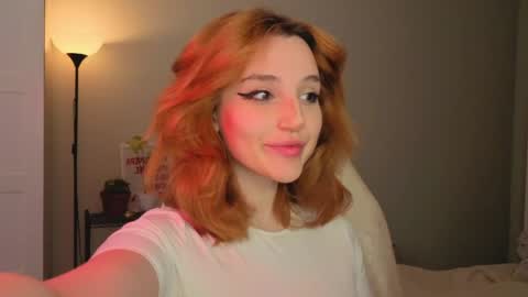 Snapshot of lunatale chatting on 04.20.26 Kate online show from 04.20.26