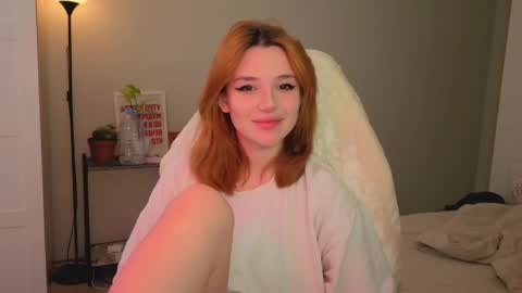 Snapshot of lunatale chatting on 04.21.26 Kate online show from 04.21.26