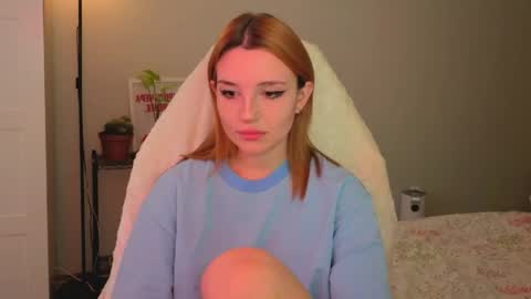 Snapshot of lunatale chatting on 04.23.26 Kate online show from 04.23.26