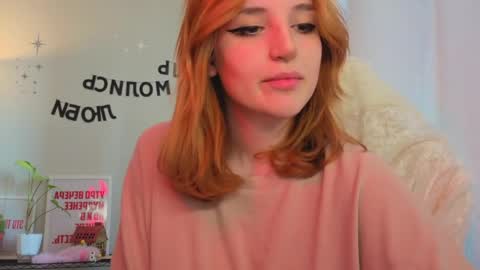 Snapshot of lunatale chatting on 05.11.26 Kate online show from 05.11.26