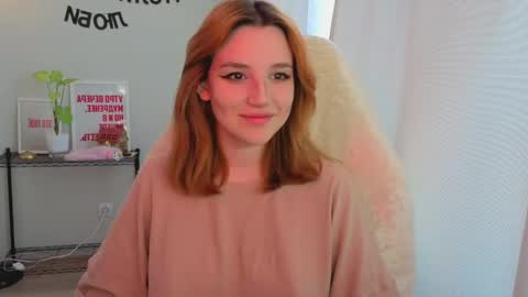 Snapshot of lunatale chatting on 05.12.26 Kate online show from 05.12.26