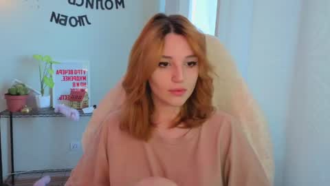 Snapshot of lunatale chatting on 05.16.26 Kate online show from 05.16.26