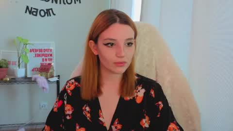 Snapshot of lunatale chatting on 05.21.26 Kate online show from 05.21.26