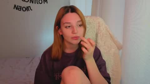Snapshot of lunatale chatting on 05.29.26 Kate online show from 05.29.26