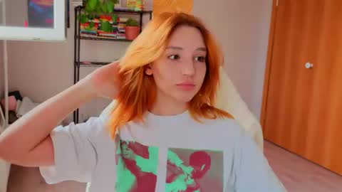 Snapshot of lunatale chatting on 07.19.26 Kate online show from 07.19.26