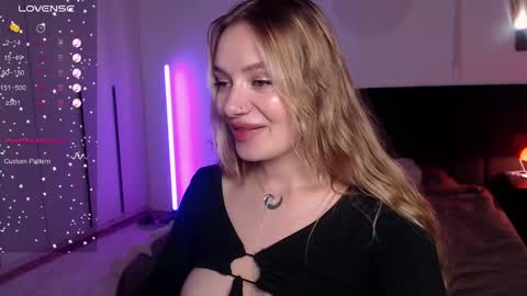 LunaticaBae online show from 02.22.25