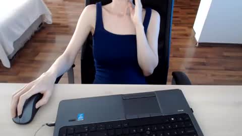 Snapshot of lunavibe_ chatting on 06.18.26 lunavibe_ online show from 06.18.26