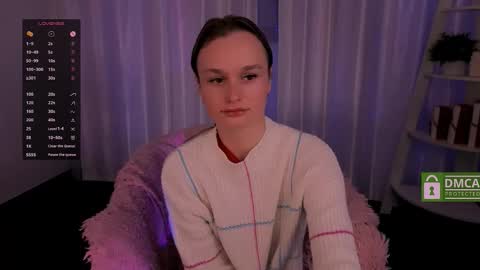 Snapshot of lunavibee chatting on 10.01.25 Luna online show from 10.01.25