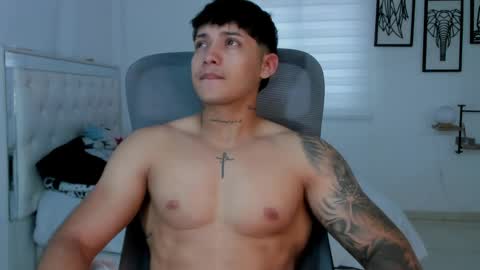 Snapshot of lunay_xtreemboy chatting on 04.25.26 Lunay online show from 04.25.26