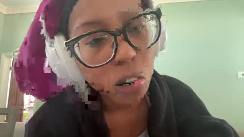 lunchboxgirl online show from 10.07.25