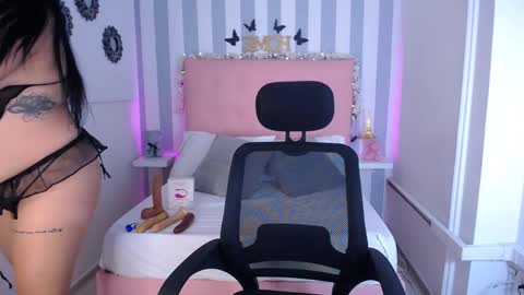 Snapshot of lunna_boobs20 chatting on 09.11.25 lunna_boobs20 online show from 09.11.25