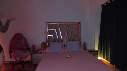 Snapshot of lunna_roosee chatting on 01.19.26 LUNA ROSE online show from 01.19.26