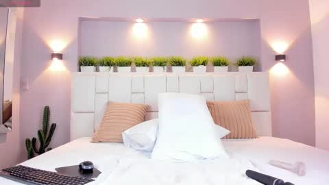 L U N N A online show from 02.20.26