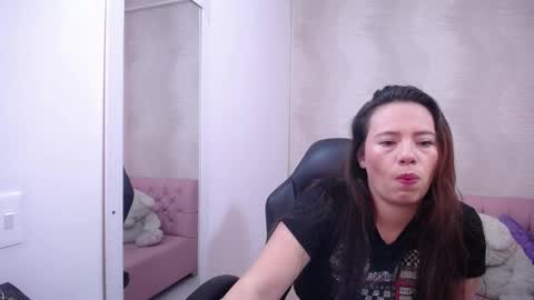 Snapshot of lunnadoll chatting on 03.11.25 Katty what ever do you want on my pv is for extra tokens minimi 250 tks ty u for understand online show from 03.11.25