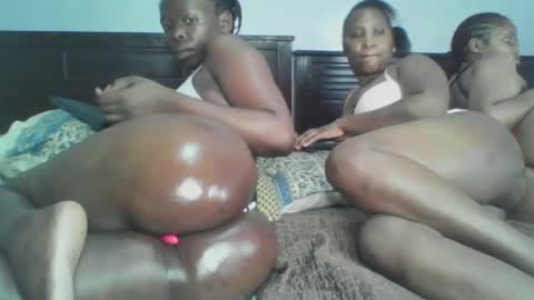 Snapshot of lusciouscaramel_ chatting on 12.06.24 caramel online show from 12.06.24