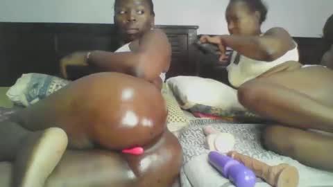 Snapshot of lusciouscaramel_ chatting on 12.08.24 caramel online show from 12.08.24