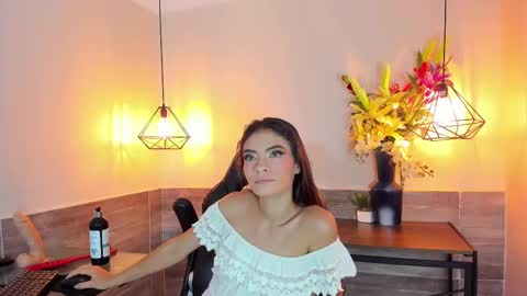 Snapshot of lussiewillow chatting on 10.03.25 Lussie online show from 10.03.25