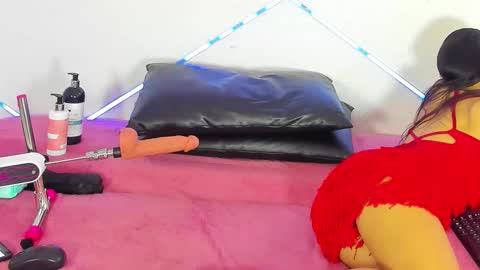 Snapshot of lussiewillow chatting on 10.26.25 Lussie online show from 10.26.25