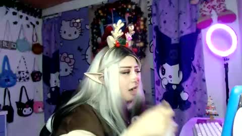 Snapshot of lussyevans_ chatting on 12.17.25 lussyevans_ online show from 12.17.25