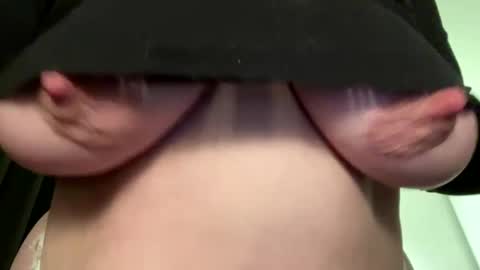 lustytits85 online show from 12.18.24