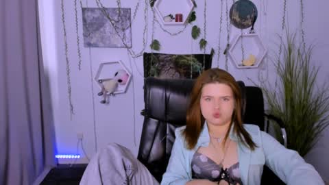 lusy_puff online show from 12.14.24