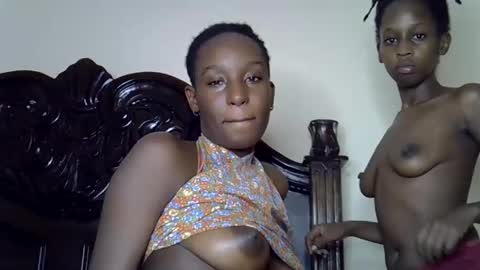 Snapshot of lutino_lovebirds chatting on 03.12.26 lutino_lovebirds online show from 03.12.26