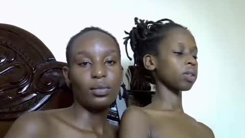 Snapshot of lutino_lovebirds chatting on 04.14.26 lutino_lovebirds online show from 04.14.26