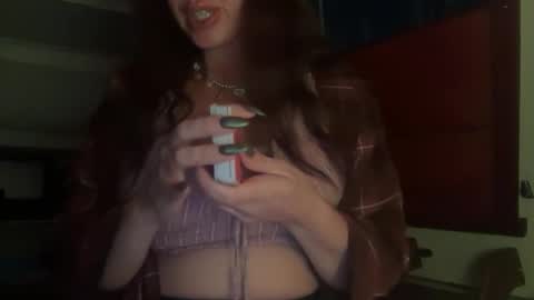 Snapshot of luuunaheartxxx chatting on 10.31.25 luuunaheartxxx online show from 10.31.25