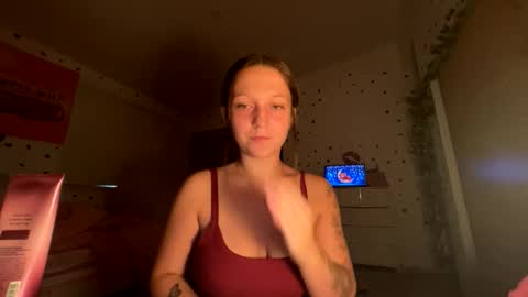 Snapshot of luvkendal chatting on 10.15.25 luvkendal online show from 10.15.25