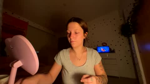 Snapshot of luvkendal chatting on 10.24.25 luvkendal online show from 10.24.25