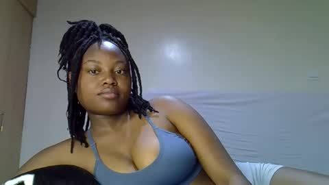 Snapshot of luvly_ebonny chatting on 10.22.25 Tracy online show from 10.22.25