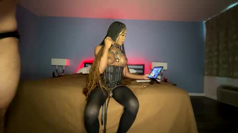 luvvlee online show from 04.08.26