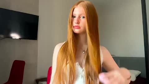Snapshot of lux_angel chatting on 05.28.26 lux_angel online show from 05.28.26