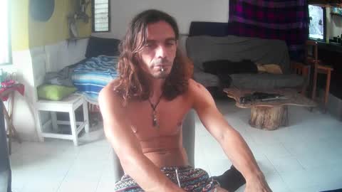 Snapshot of lux_uri chatting on 09.14.25 James online show from 09.14.25