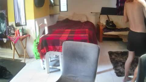 Snapshot of lux_uri chatting on 11.23.25 James online show from 11.23.25