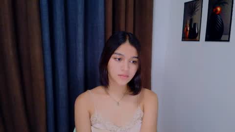 Snapshot of lux_white chatting on 06.24.26 queen lux online show from 06.24.26