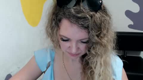 Snapshot of luxdonna chatting on 06.28.26 Donna online show from 06.28.26