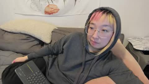 Snapshot of luxgray chatting on 12.05.24 LuxGray online show from 12.05.24