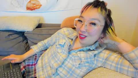 Snapshot of luxgray chatting on 01.12.25 LuxGray online show from 01.12.25