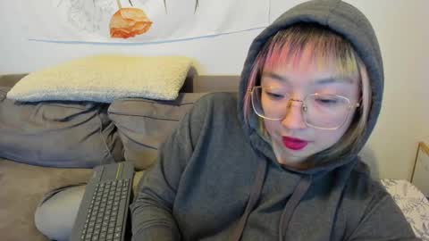 Snapshot of luxgray chatting on 02.01.25 LuxGray online show from 02.01.25