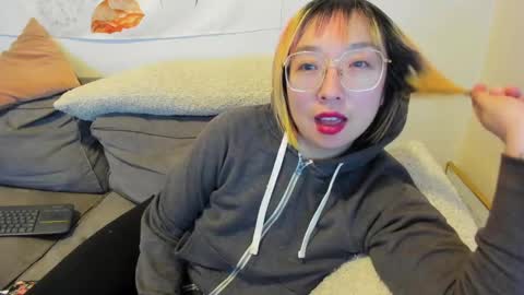 Snapshot of luxgray chatting on 02.12.25 LuxGray online show from 02.12.25