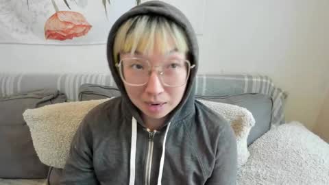 Snapshot of luxgray chatting on 05.22.26 LuxGray online show from 05.22.26