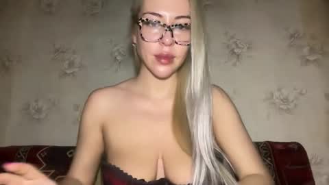 LuxSonyaStar online show from 11.28.25