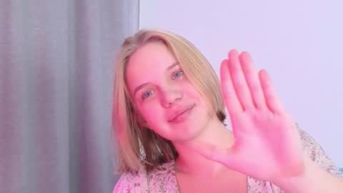 Snapshot of luxy_lust chatting on 10.10.25 Olivia online show from 10.10.25